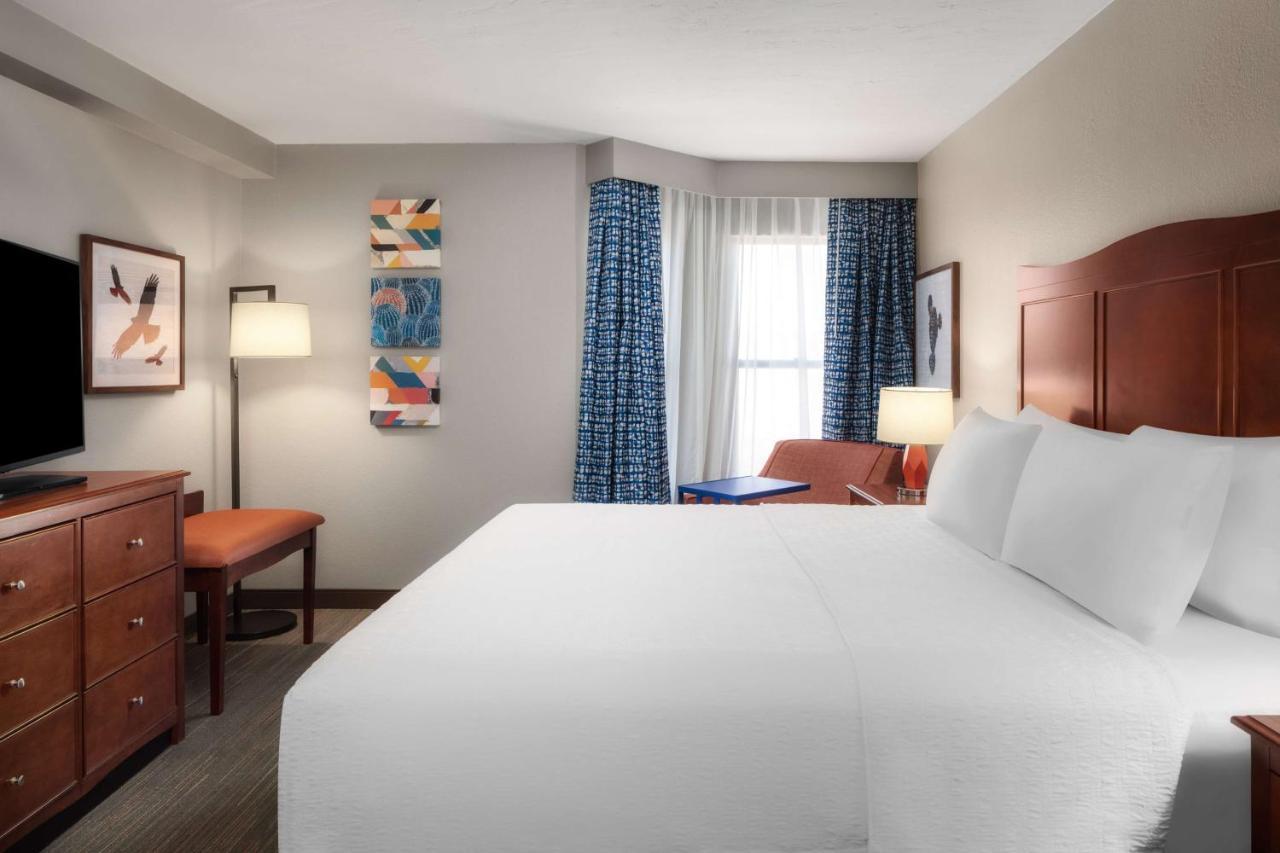 Hampton Inn & Suites El Paso-Airport Exterior photo