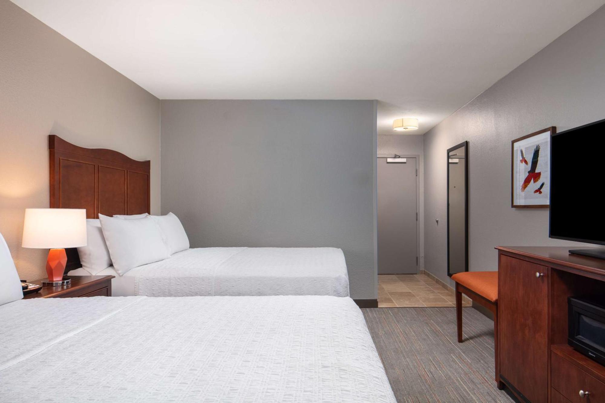 Hampton Inn & Suites El Paso-Airport Exterior photo