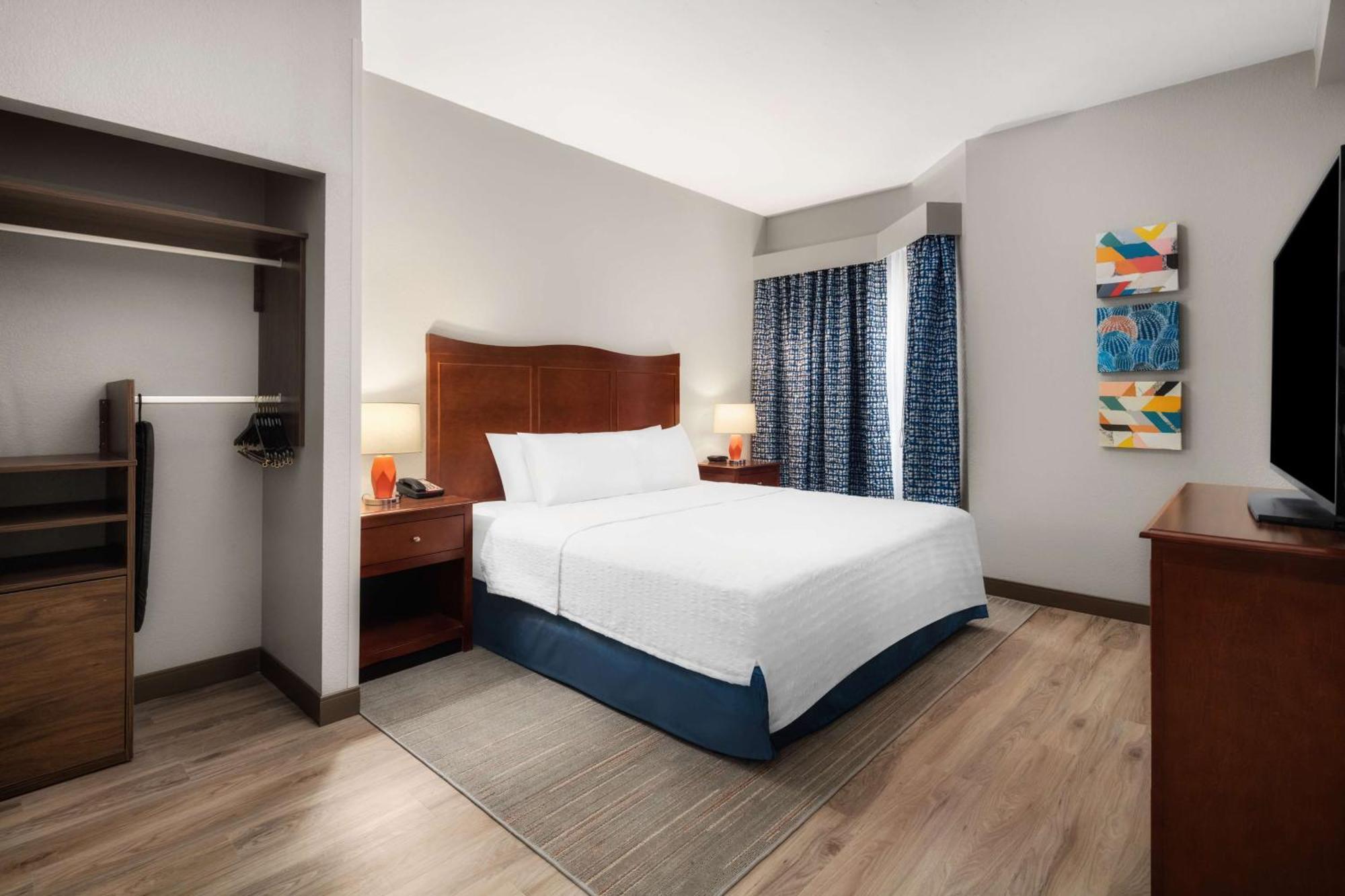 Hampton Inn & Suites El Paso-Airport Exterior photo